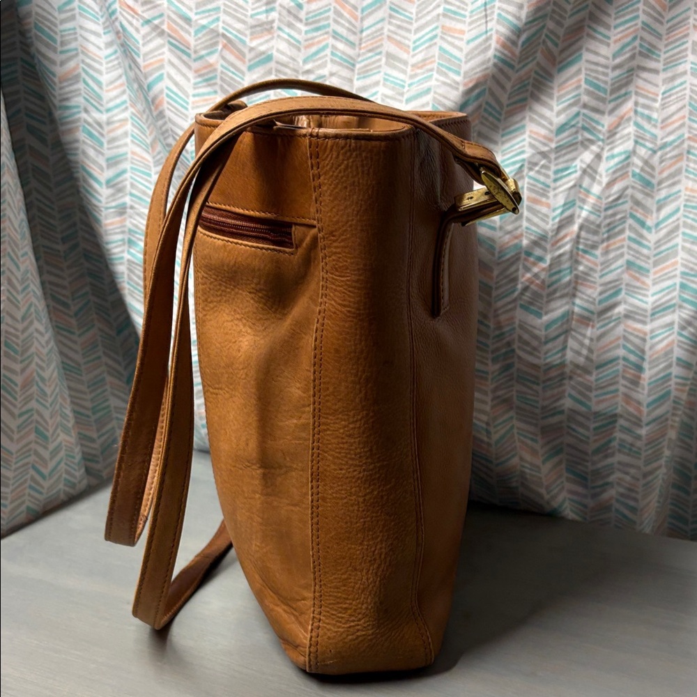 Nino BOSSI Brown Leather Shoulder Bag with Gold Hardware - Picture 8 of 15